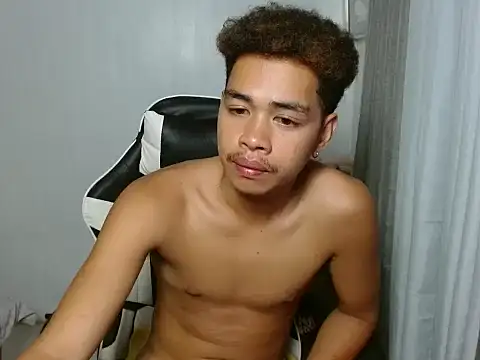 curlyasian_njxx