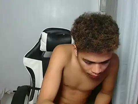 curlyasian_njxx webcam