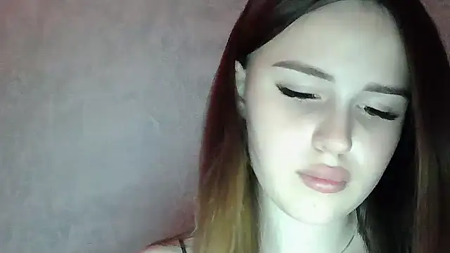 SweetLoraa webcam