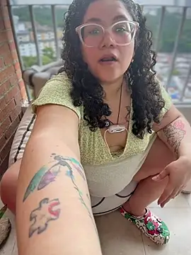 CurlyMilf_Vannexxxa webcam