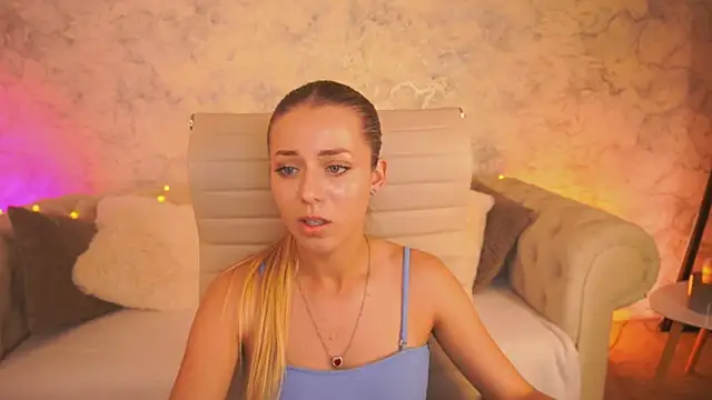 DoveLovee webcam