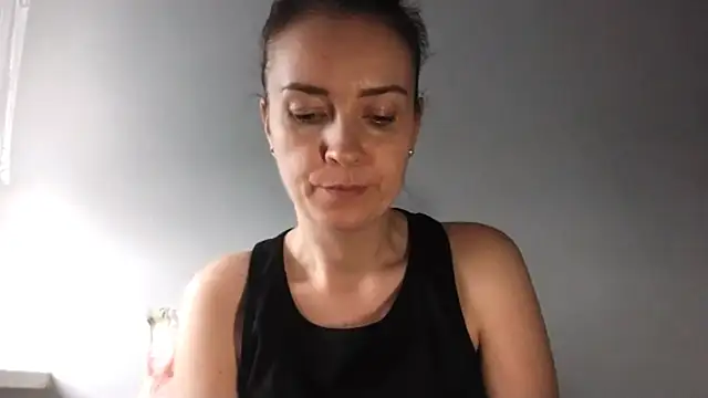 Watch JenniferAlone live on EroticFlix - High definition streams