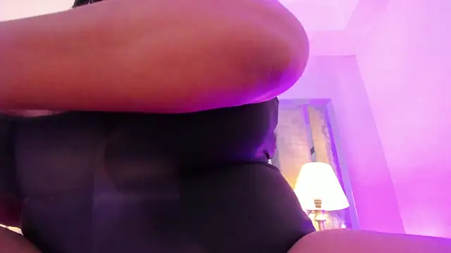 ciara_benet (F milf) - Close up kitty 😍