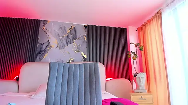 CarolineFyre webcam