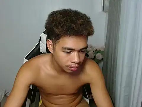 curlyasian_njxx webcam