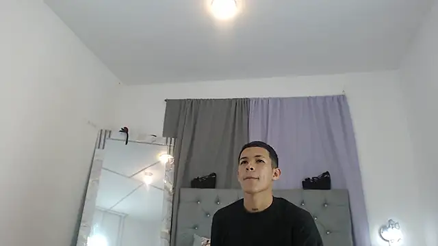 PhillipCox live cam on StripChat