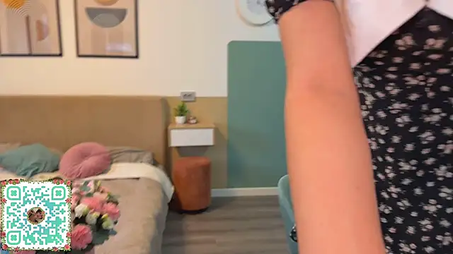 monablisss (F teen) - Show shoulders!