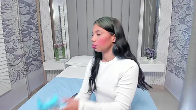 doll_skinny18 live cam on StripChat