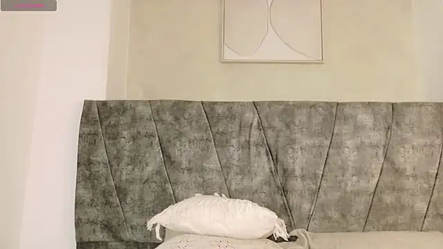 MadisonCollinss_ webcam
