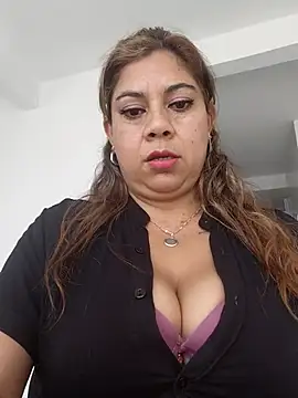Laura-Hernandez webcam