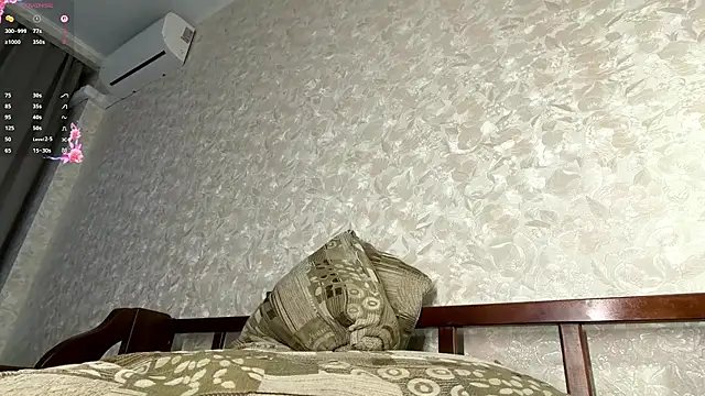 DreamyOlivia webcam