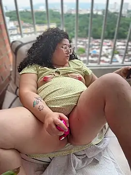 CurlyMilf_Vannexxxa webcam