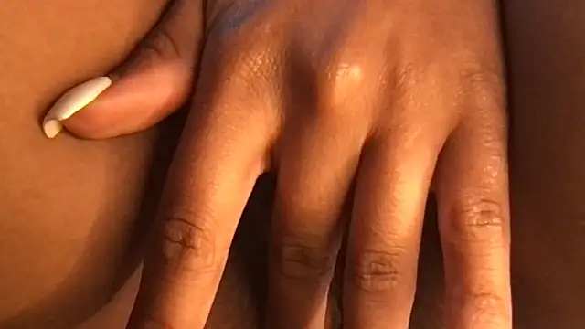 prettypussy2460 webcam