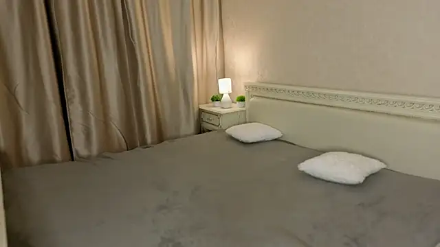 HotMadeline webcam
