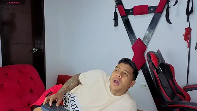Alejandro_and_Deiby webcam
