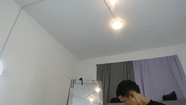 PhillipCox live cam on StripChat