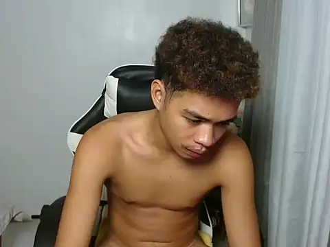 curlyasian_njxx webcam