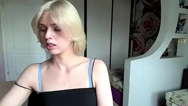Watch ScarlettRosy live on EroticFlix - High definition streams