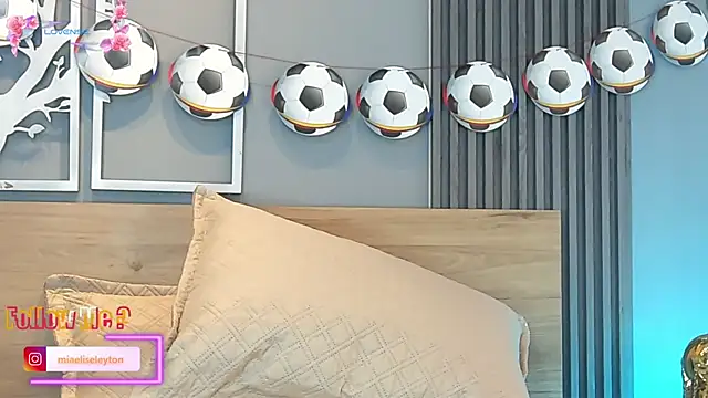 elise-leyton's live room