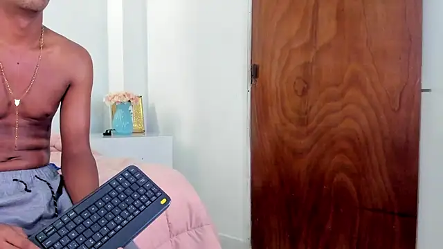 TaylorClay_ webcam