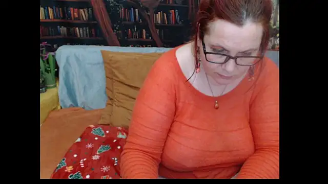 PlayfullMature webcam
