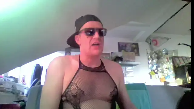 Bigthroaterboy webcam