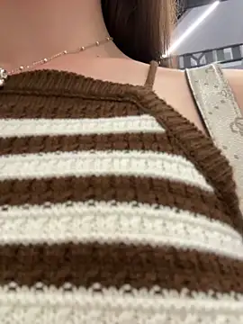 kristirich (F young) - Show pussy in public place😻