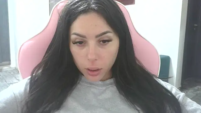 LovelyJulliette webcam