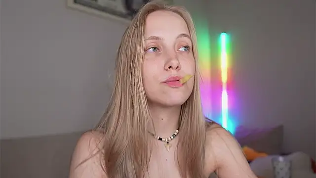 Appr0ved_ live cam on StripChat