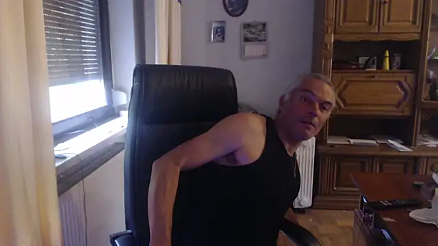 JohnnyD80 webcam
