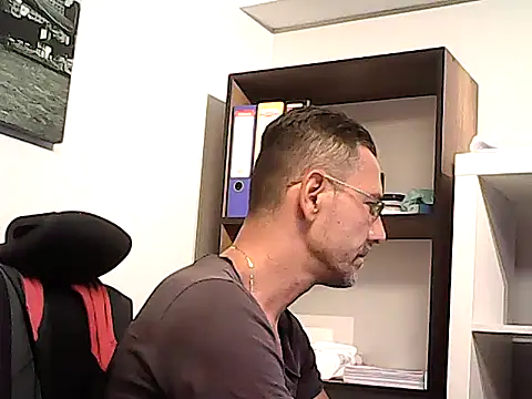 mastercharisma35 (Ask my age) - like tips pls. ı stand up for you.. okey