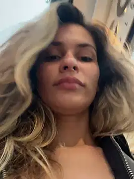 cuteluci_ webcam