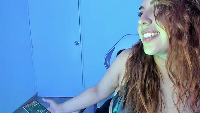 Afrodita_Yours webcam