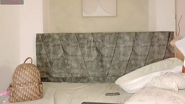 MadisonCollinss_ webcam