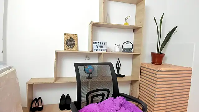 LinaBrowm webcam