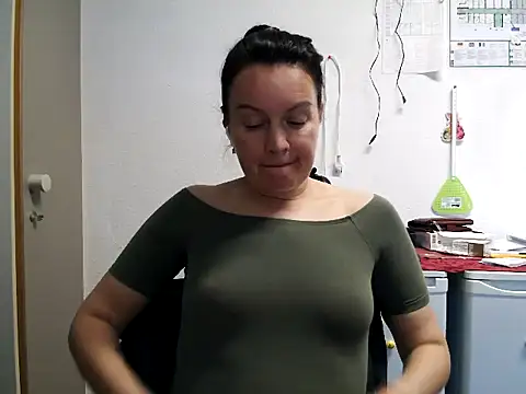 LoveNBloom webcam