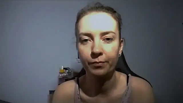 JenniferAlone webcam