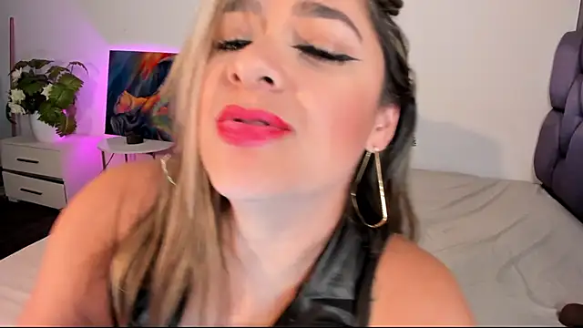 NicoleDiior webcam