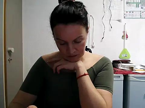 LoveNBloom webcam