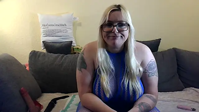 SweetButterflyKiss webcam