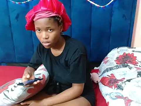 HotCreamyTea webcam