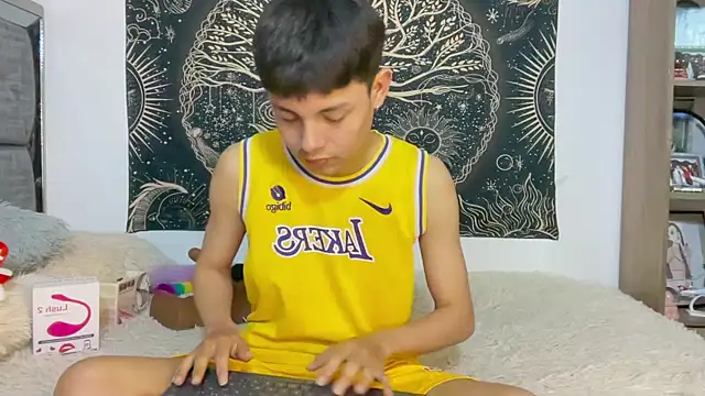 andy_belier23 (M twink) - have my Lovense remote with link