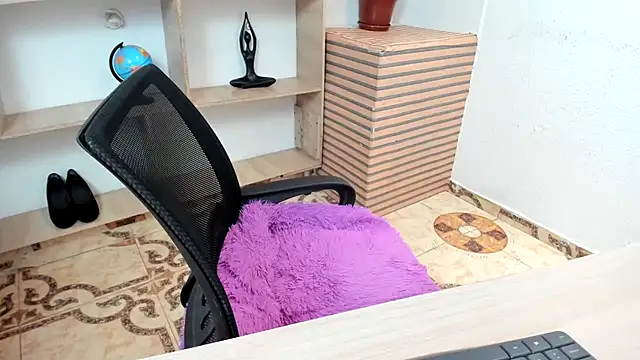 LinaBrowm webcam