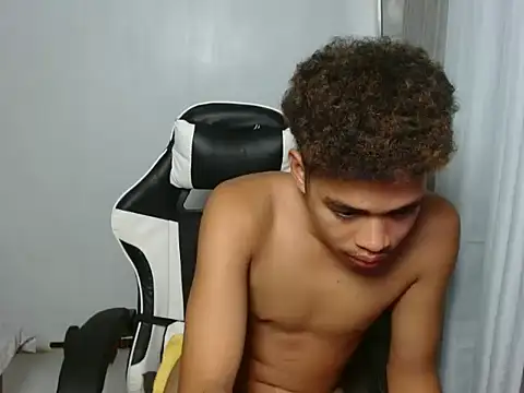 curlyasian_njxx webcam