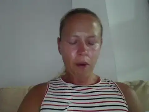 jennyblondeuk webcam