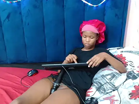 HotCreamyTea webcam