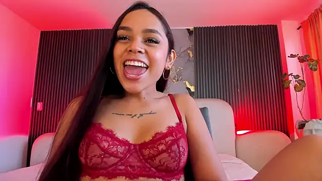 CarolineFyre webcam