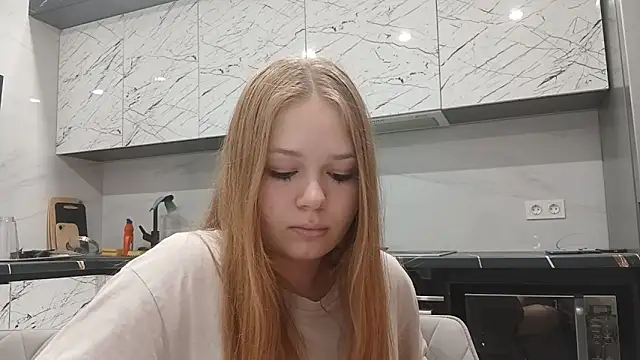 Watch KarinaBestie live on EroticFlix - High definition streams