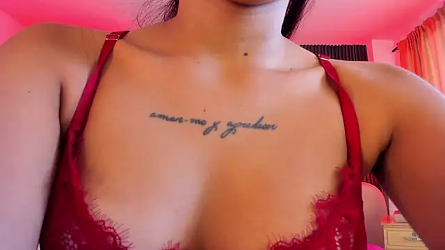 CarolineFyre webcam
