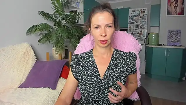 Watch ChristinaGlory live on EroticFlix - High definition streams